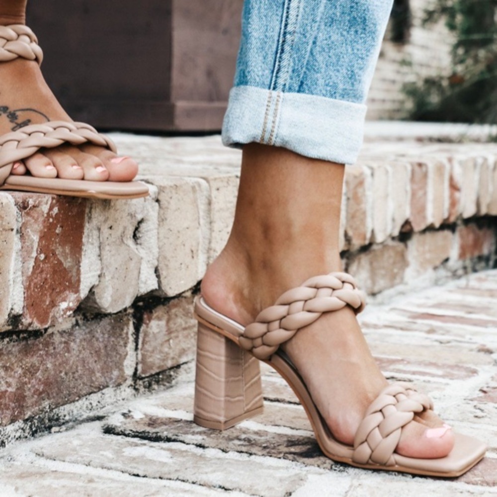NIB Dolce Vita Paily sandals